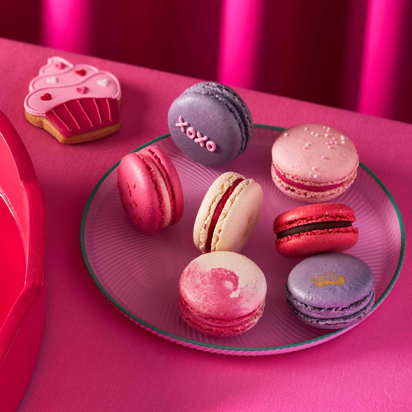 Love Valentine's Macarons (Box of 12)